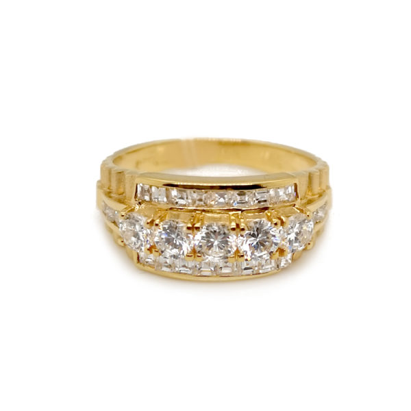 Classic style Yellow Gold Diamond Ring